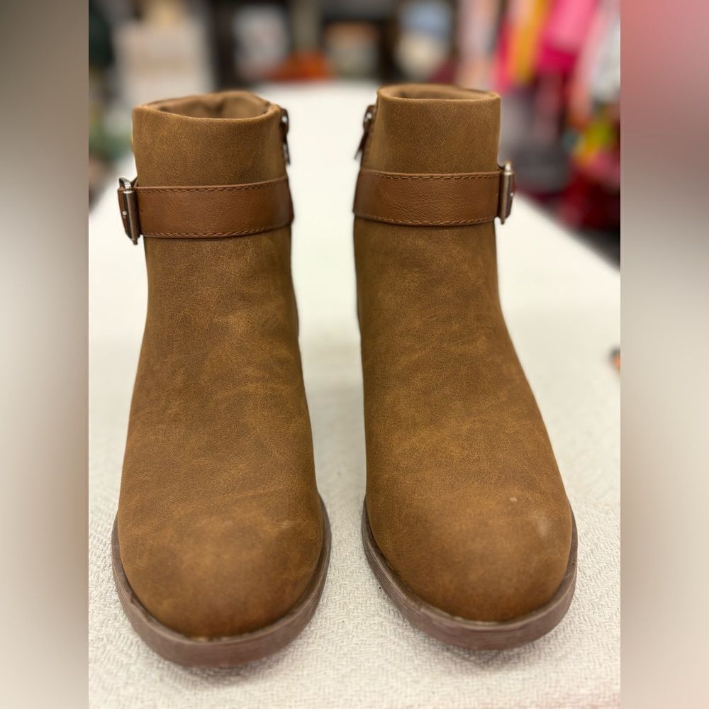 Dexter ladies SHAE Brown 7 1/2M ankle booties 2"